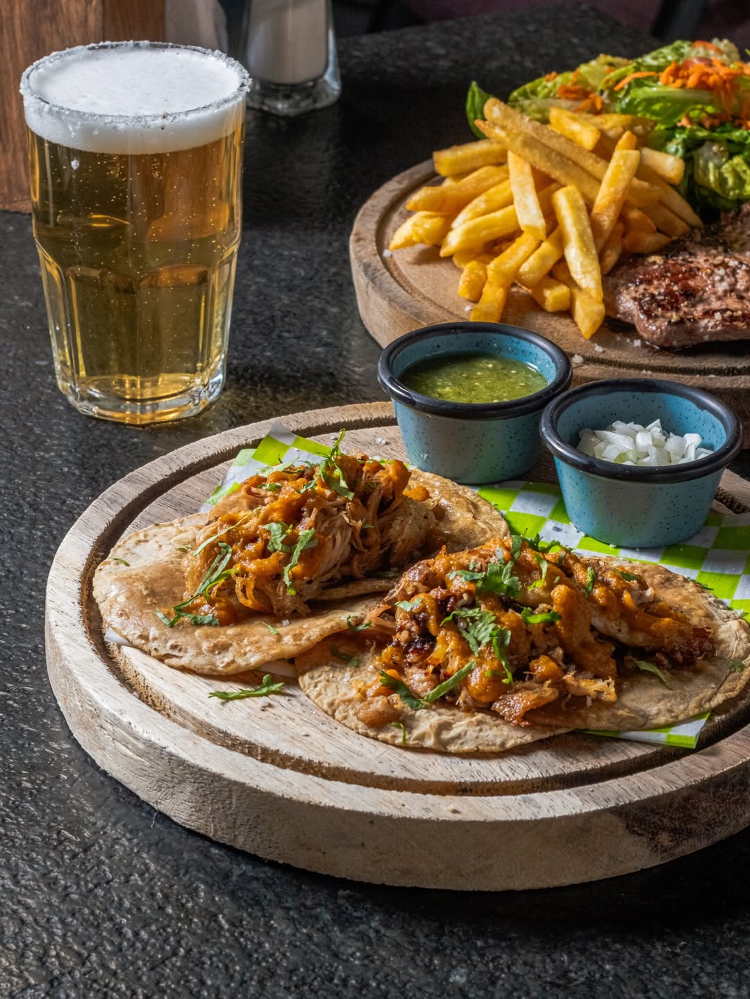 Amor a lo Bruto — ambiente noche